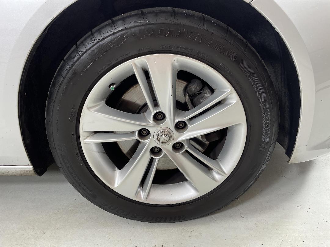 Photo '9' of Holden Commodore