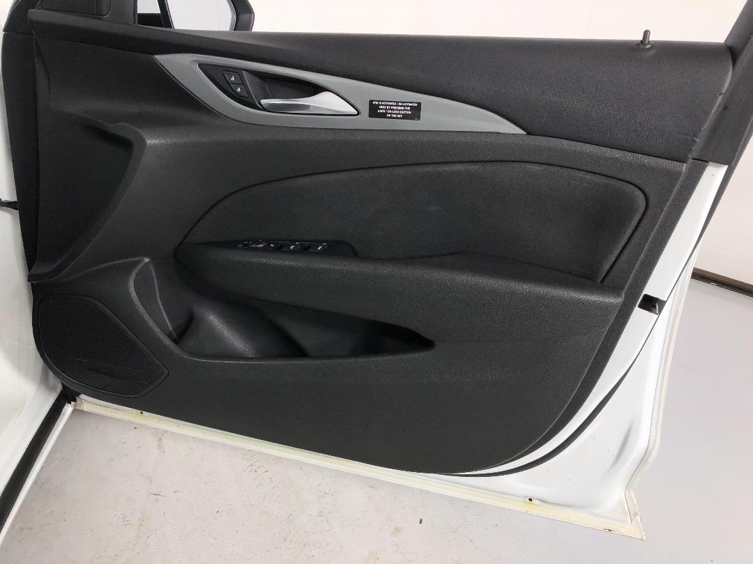 Photo '15' of Holden Commodore