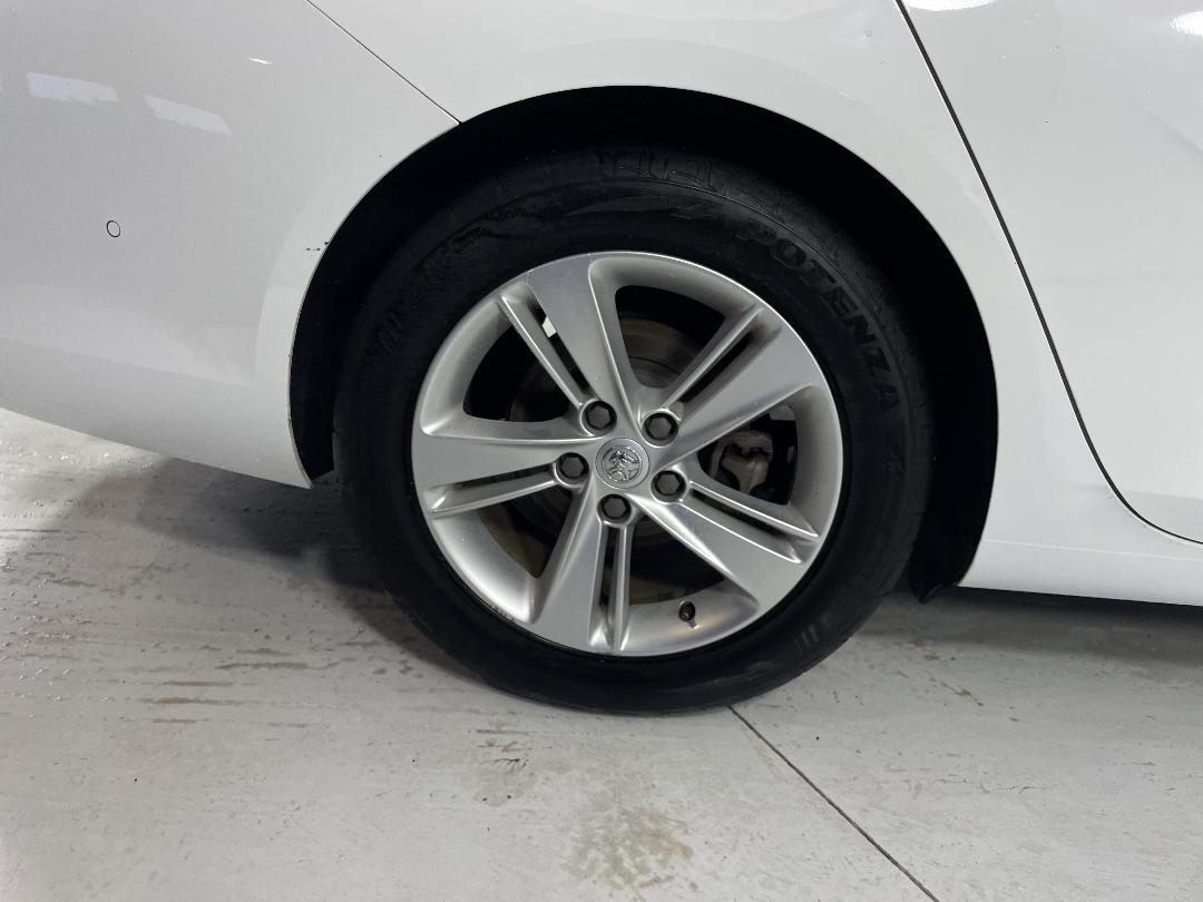 Photo '12' of Holden Commodore Photo '12' of Holden Commodore