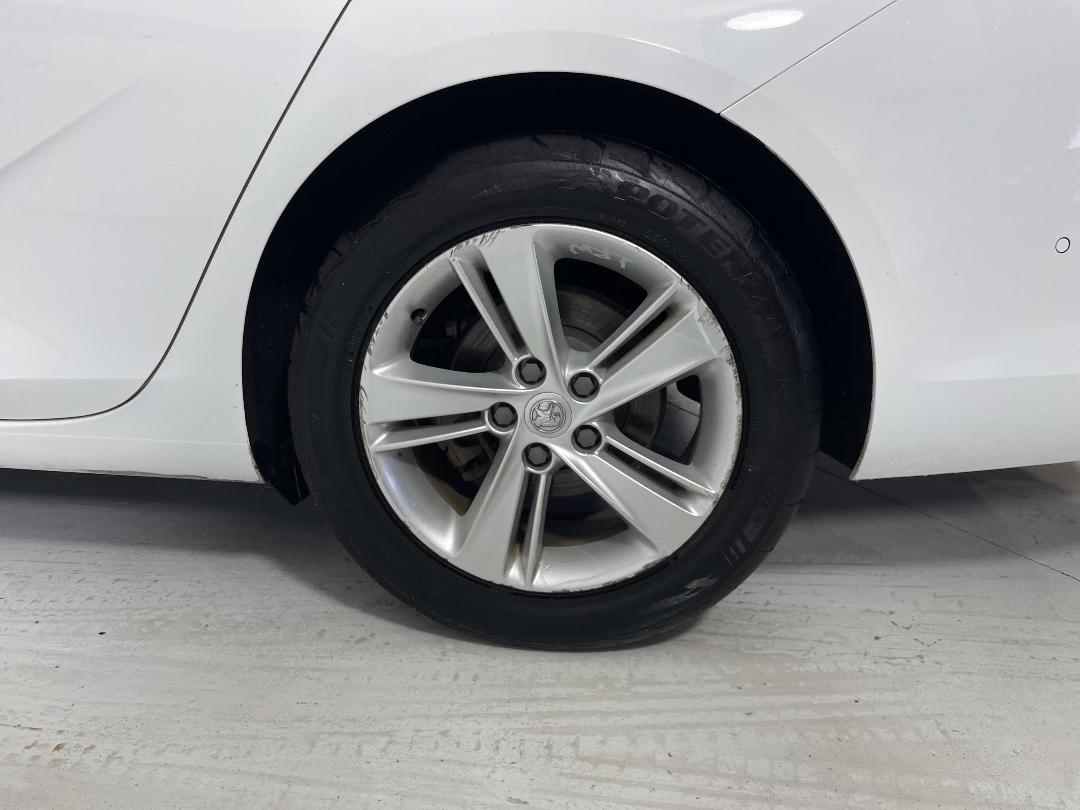 Photo '11' of Holden Commodore Photo '11' of Holden Commodore