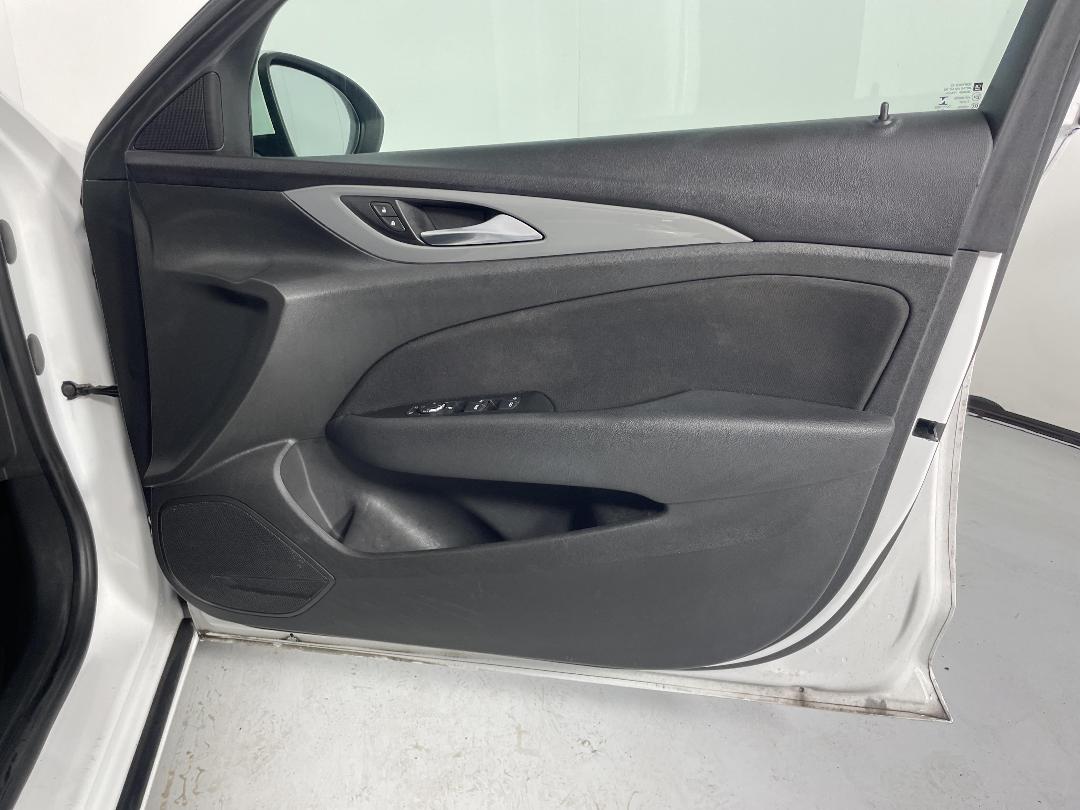 Photo '15' of Holden Commodore Photo '15' of Holden Commodore