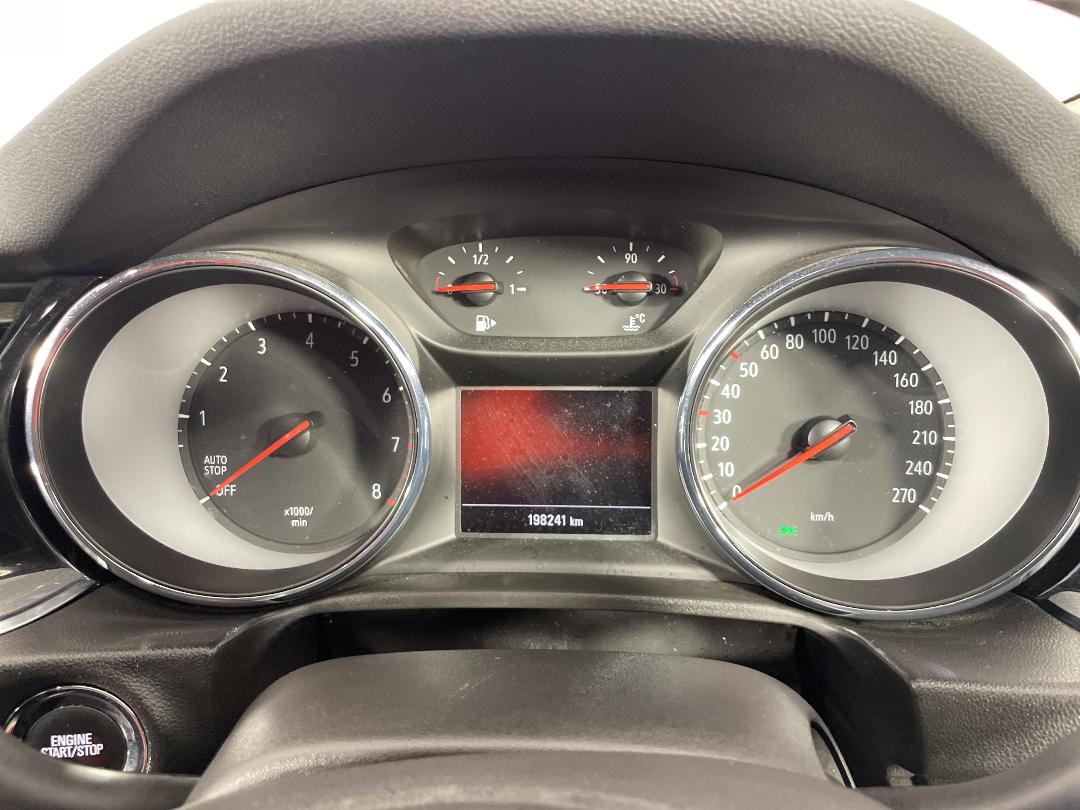 Photo '21' of Holden Commodore Photo '21' of Holden Commodore