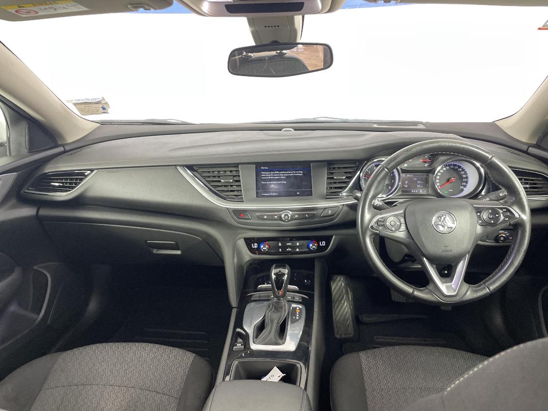 Photo '17' of Holden Commodore Photo '17' of Holden Commodore