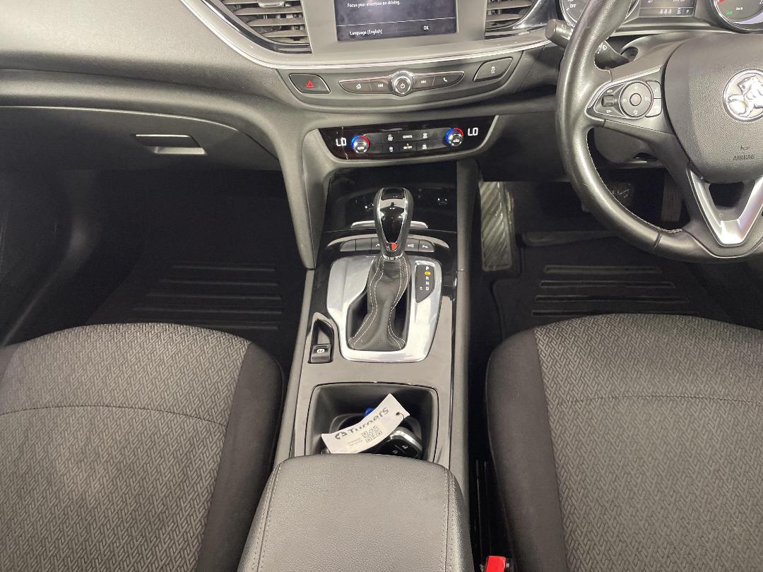 Photo '18' of Holden Commodore Photo '18' of Holden Commodore