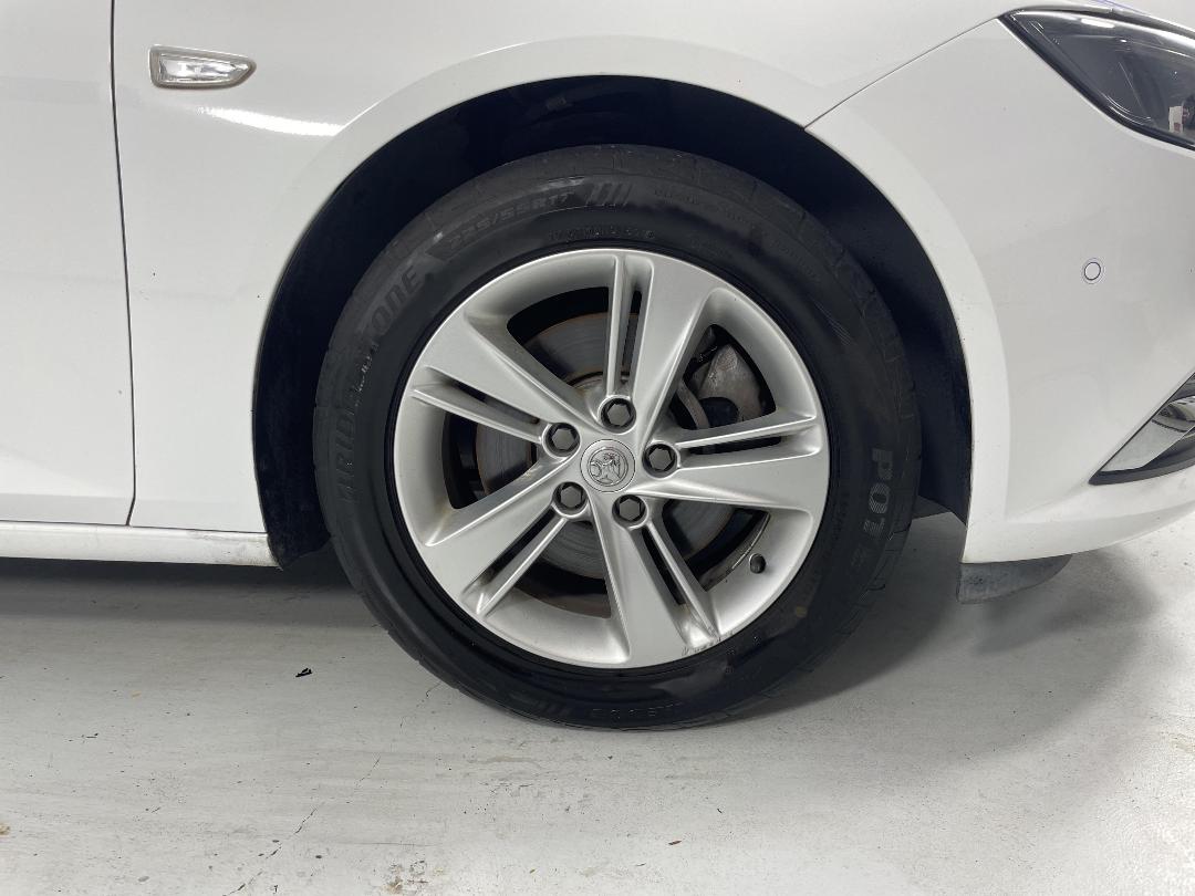 Photo '9' of Holden Commodore