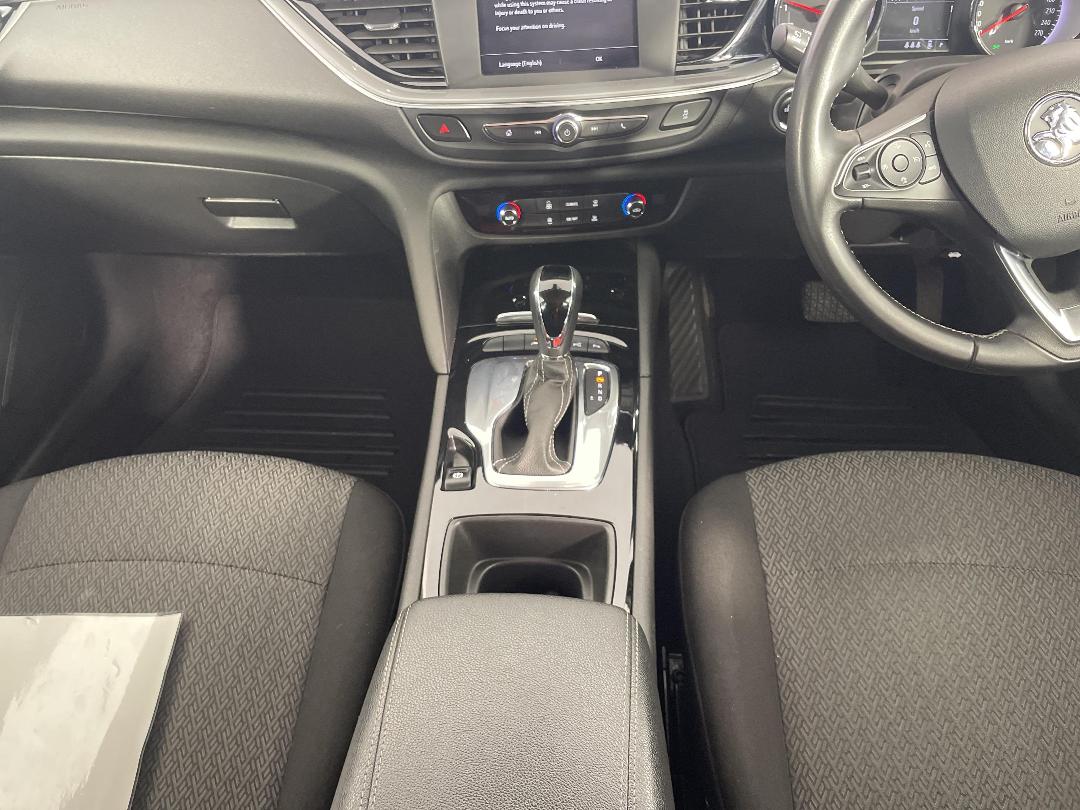 Photo '18' of Holden Commodore