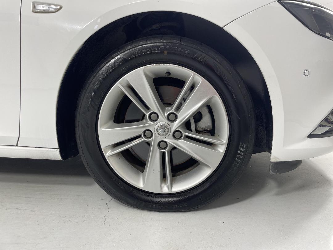 Photo '9' of Holden Commodore Photo '9' of Holden Commodore