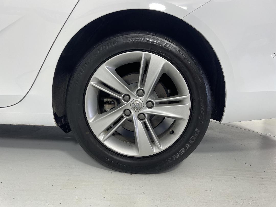 Photo '11' of Holden Commodore Photo '11' of Holden Commodore