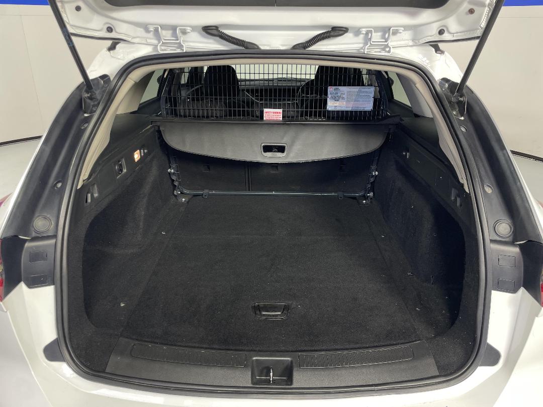 Photo '14' of Holden Commodore Photo '14' of Holden Commodore