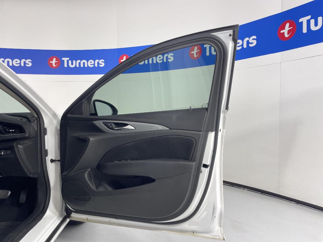 Photo '15' of Holden Commodore Photo '15' of Holden Commodore