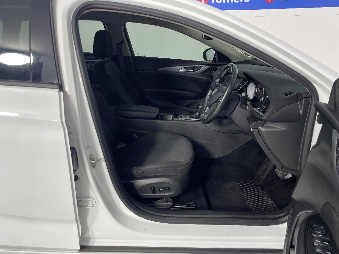 Photo '16' of Holden Commodore Photo '16' of Holden Commodore