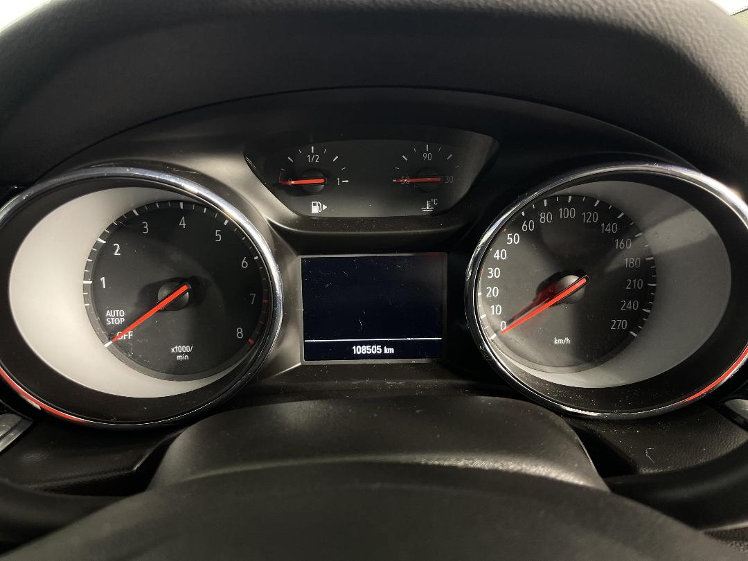 Photo '21' of Holden Commodore Photo '21' of Holden Commodore