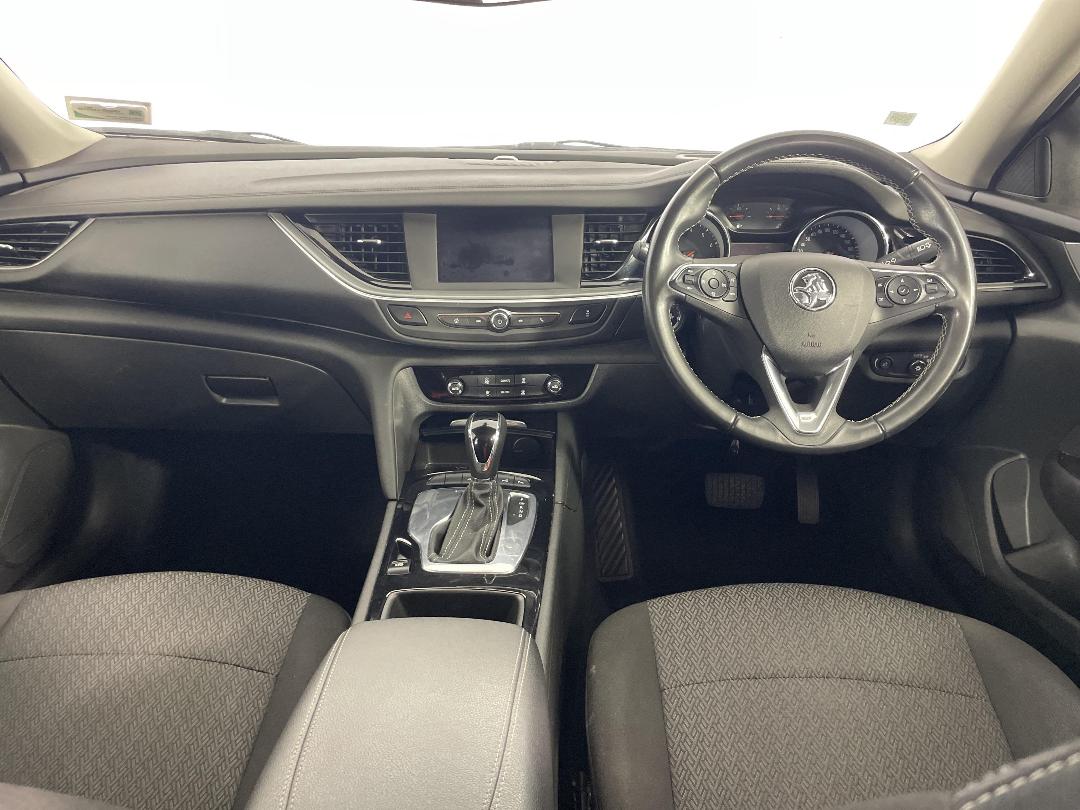 Photo '18' of Holden Commodore Photo '18' of Holden Commodore