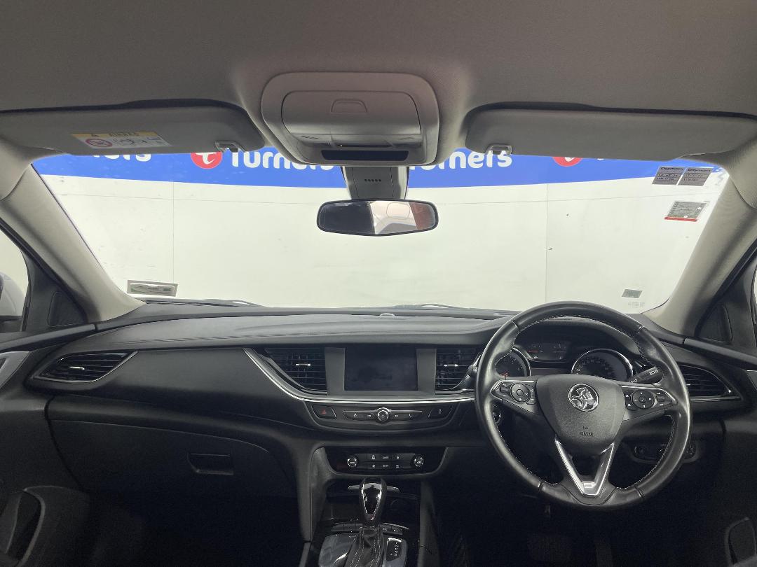 Photo '17' of Holden Commodore Photo '17' of Holden Commodore