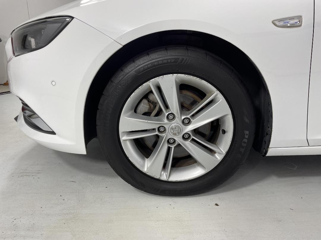 Photo '10' of Holden Commodore Photo '10' of Holden Commodore