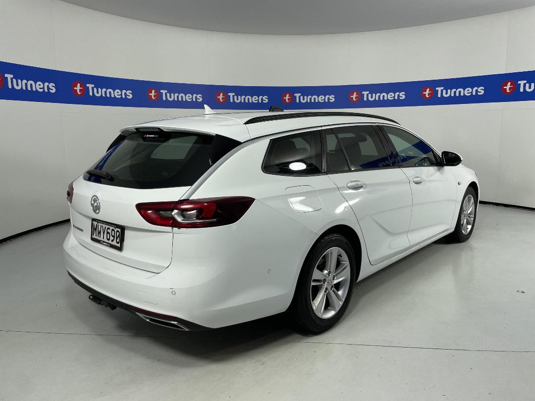 Photo '7' of Holden Commodore Photo '7' of Holden Commodore