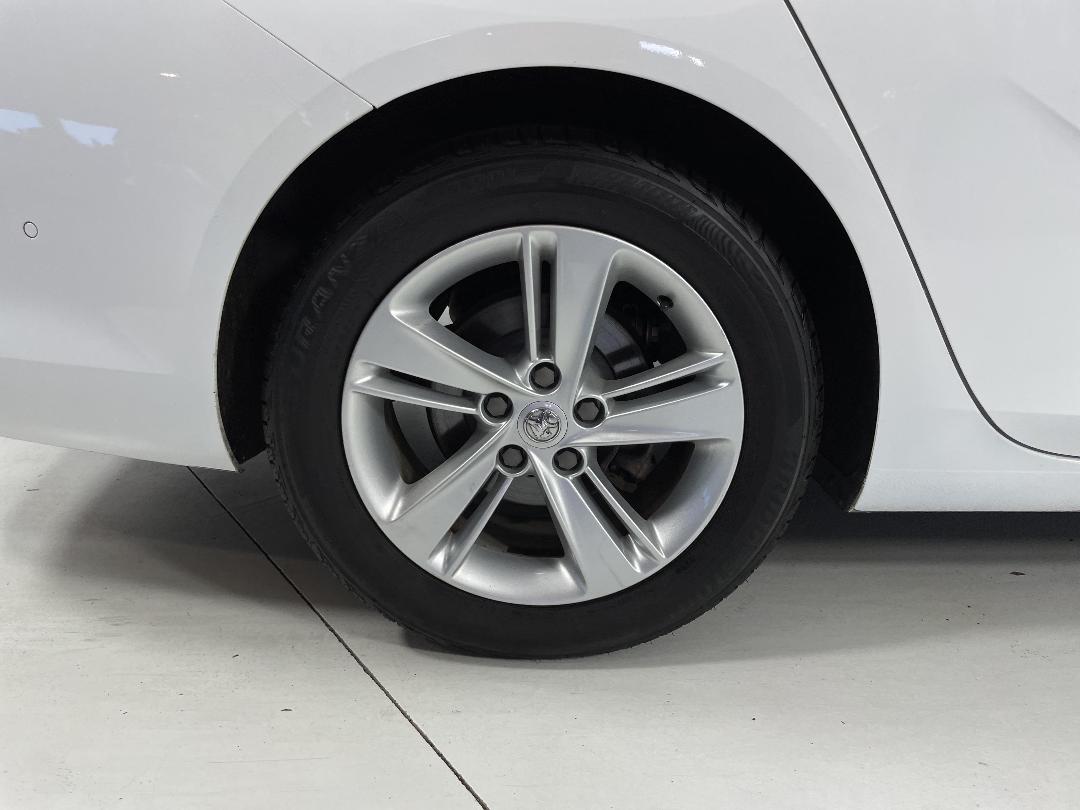 Photo '12' of Holden Commodore Photo '12' of Holden Commodore