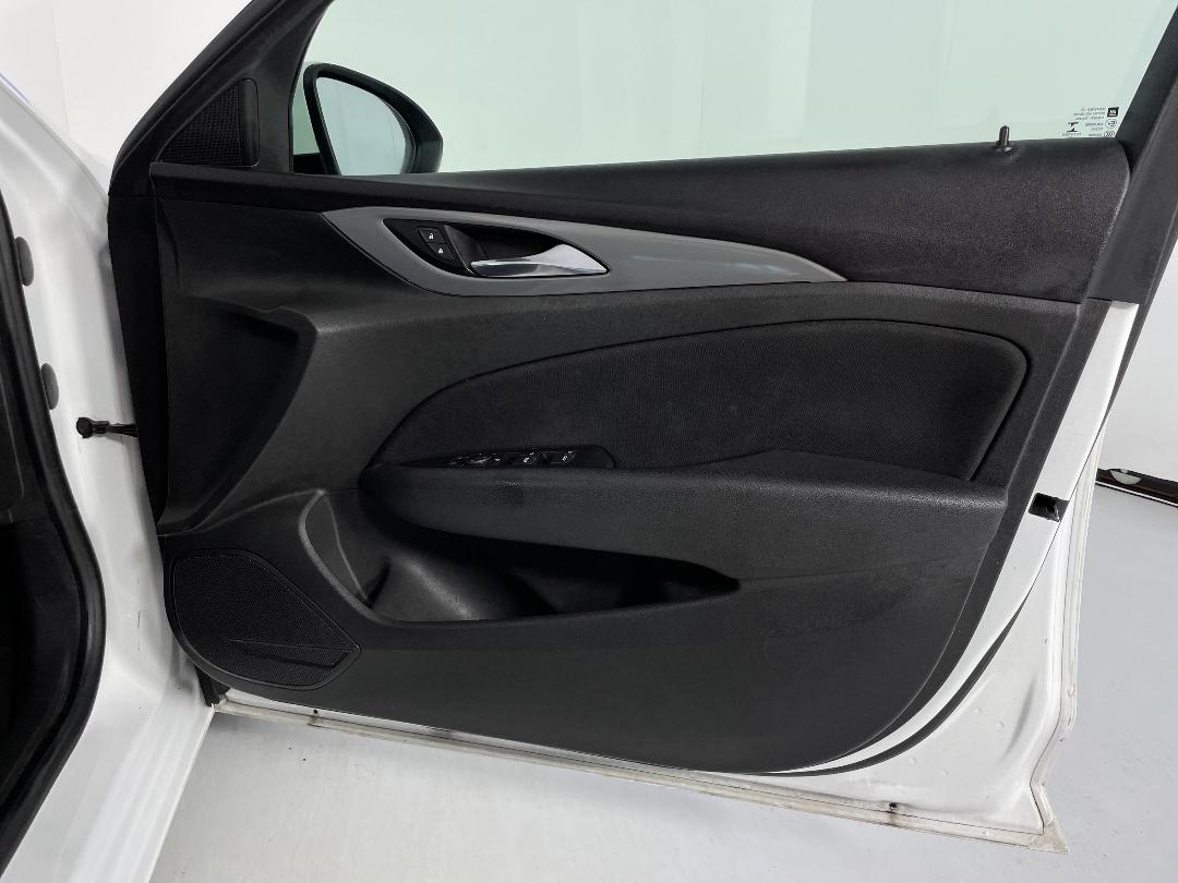 Photo '15' of Holden Commodore Photo '15' of Holden Commodore