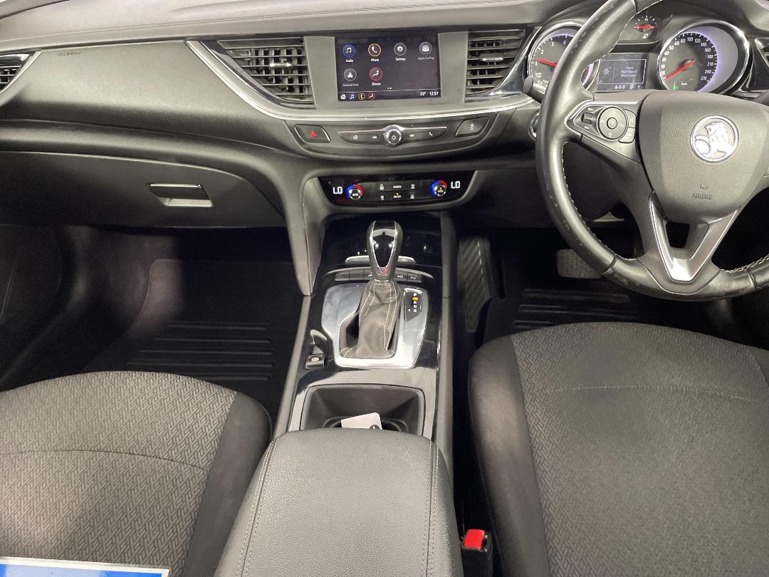 Photo '18' of Holden Commodore Photo '18' of Holden Commodore