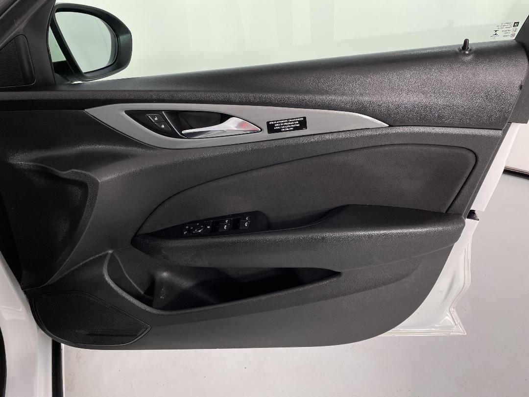 Photo '15' of Holden Commodore