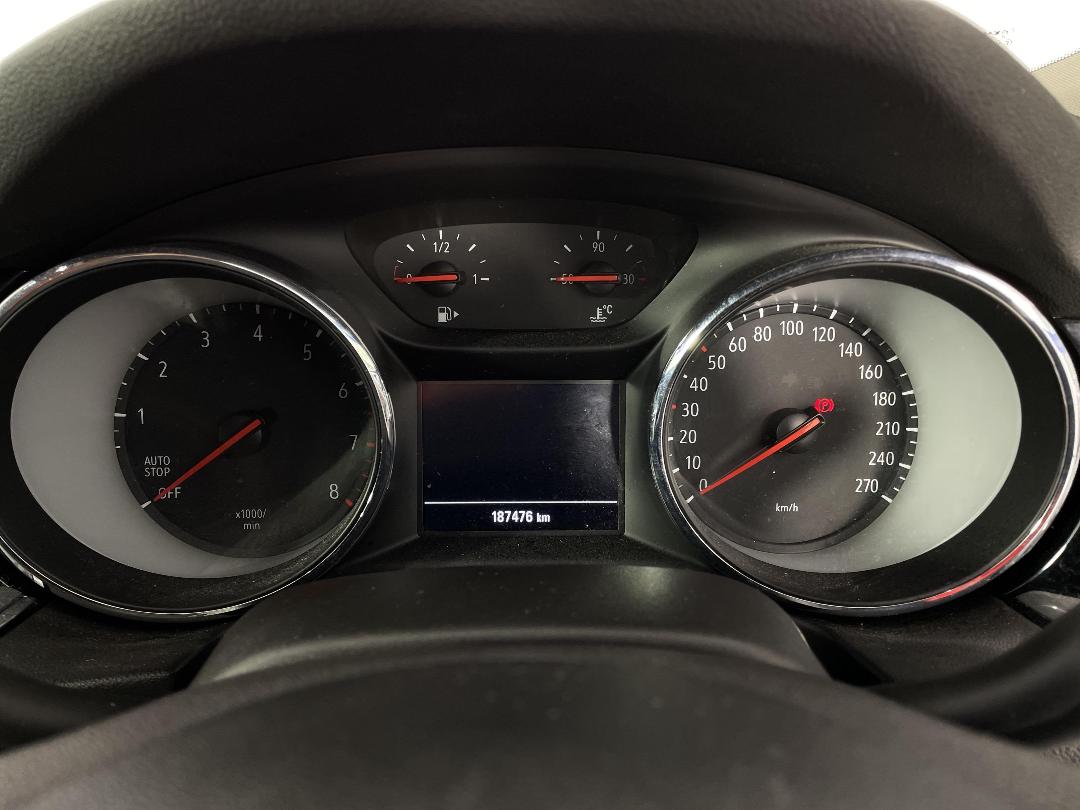 Photo '21' of Holden Commodore