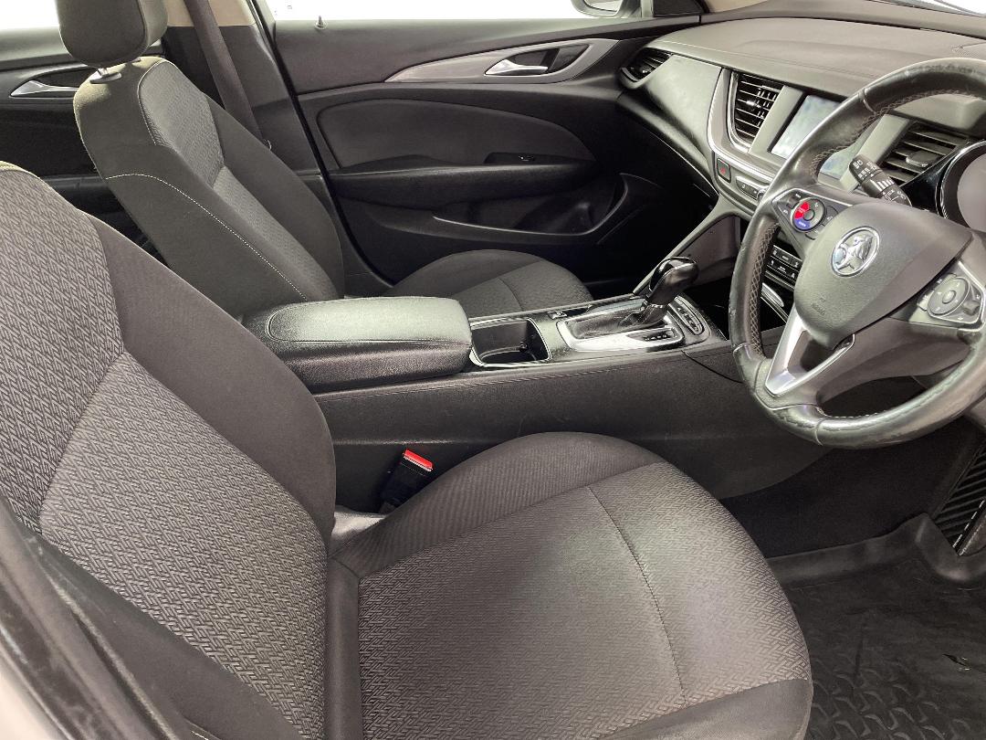 Photo '16' of Holden Commodore