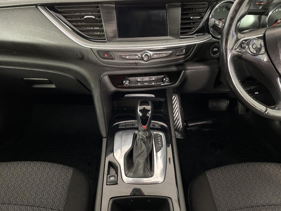 Photo '18' of Holden Commodore