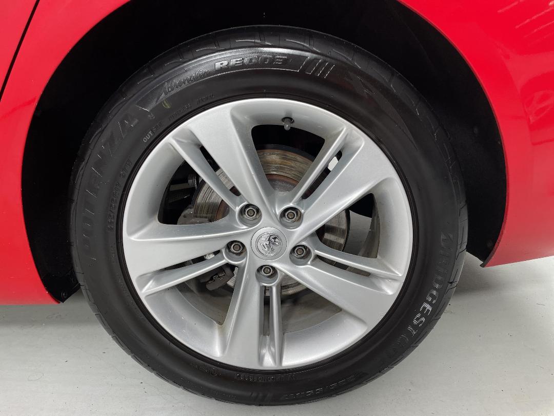 Photo '11' of Holden Commodore Photo '11' of Holden Commodore