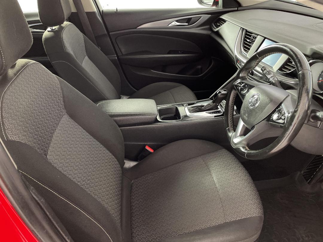 Photo '16' of Holden Commodore Photo '16' of Holden Commodore