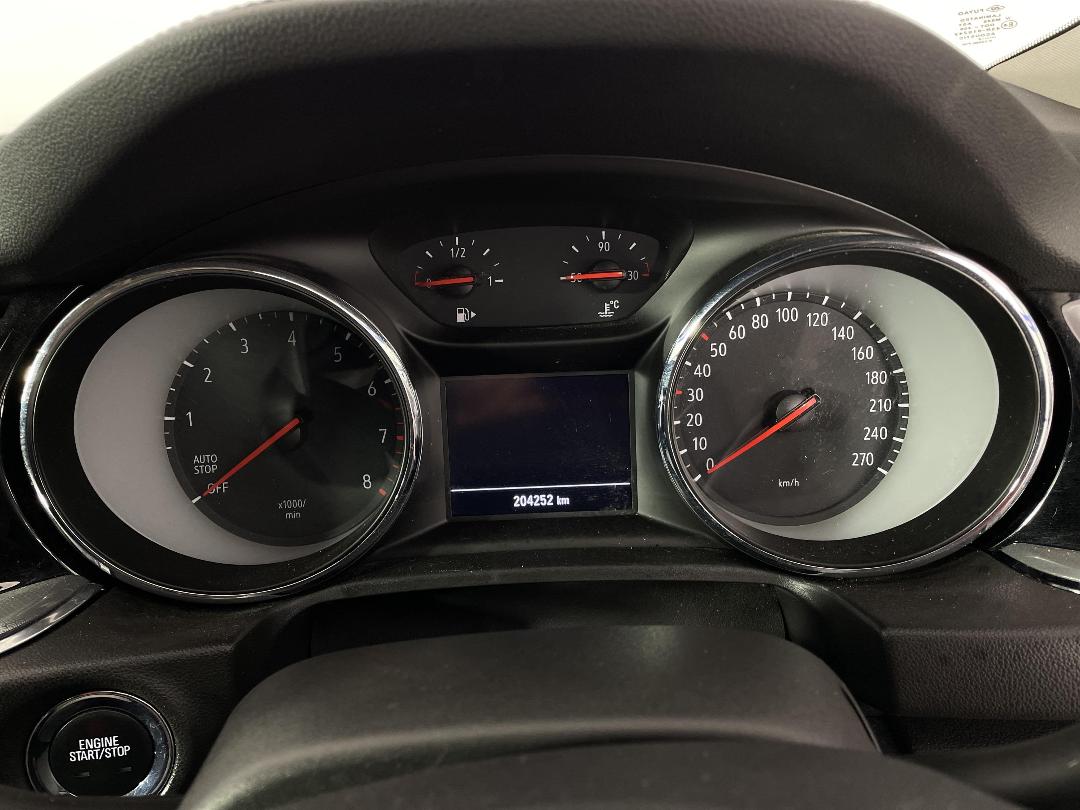 Photo '21' of Holden Commodore Photo '21' of Holden Commodore