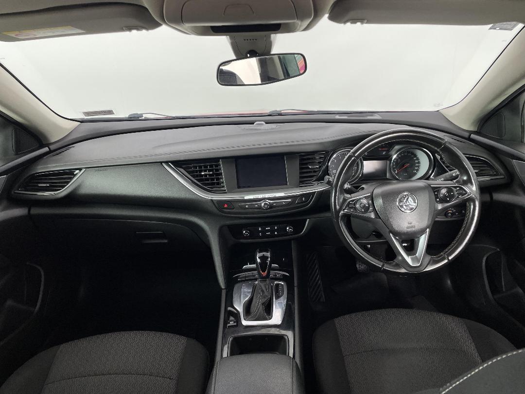 Photo '17' of Holden Commodore Photo '17' of Holden Commodore