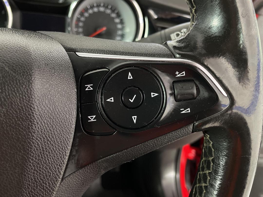 Photo '24' of Holden Commodore Photo '24' of Holden Commodore