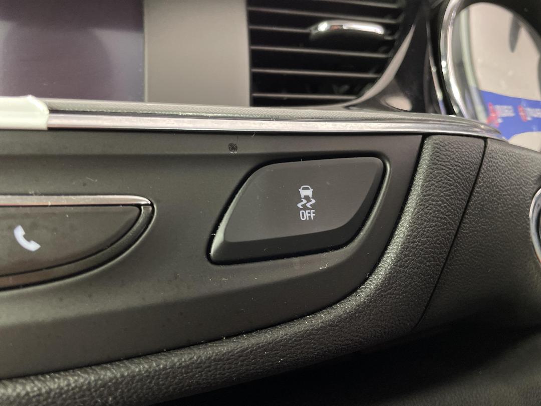 Photo '28' of Holden Commodore Photo '28' of Holden Commodore