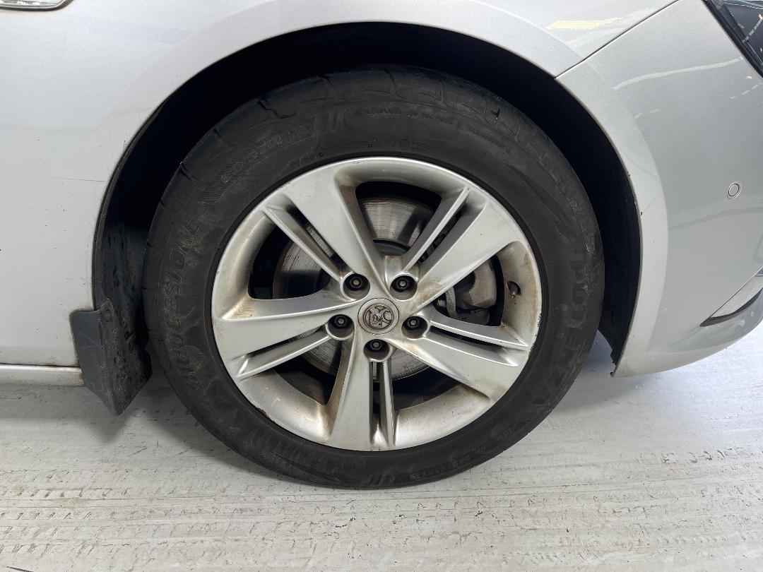 Photo '9' of Holden Commodore Photo '9' of Holden Commodore