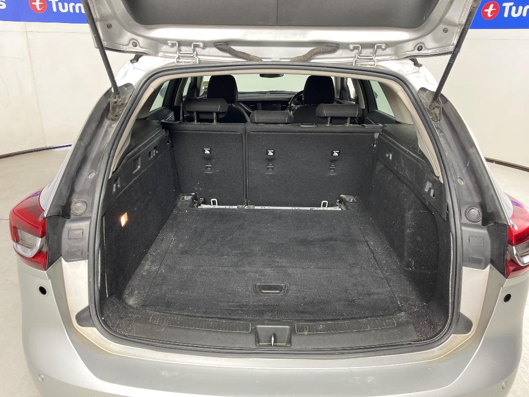 Photo '14' of Holden Commodore Photo '14' of Holden Commodore