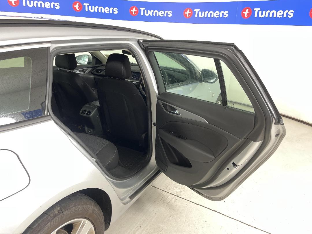 Photo '19' of Holden Commodore Photo '19' of Holden Commodore