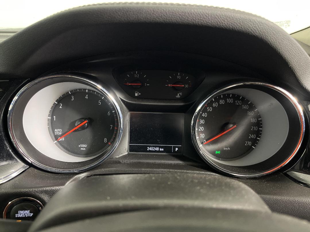 Photo '21' of Holden Commodore Photo '21' of Holden Commodore