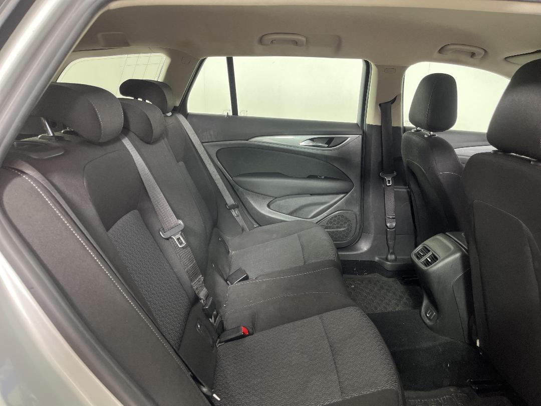 Photo '20' of Holden Commodore Photo '20' of Holden Commodore