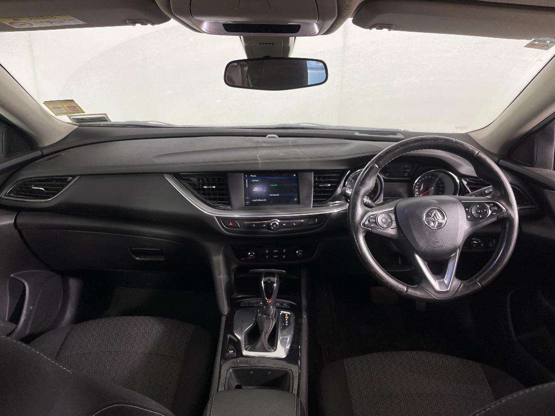 Photo '17' of Holden Commodore Photo '17' of Holden Commodore