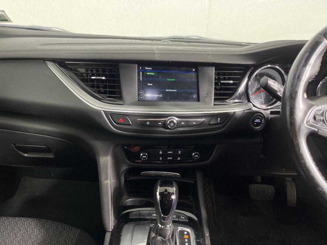 Photo '18' of Holden Commodore Photo '18' of Holden Commodore