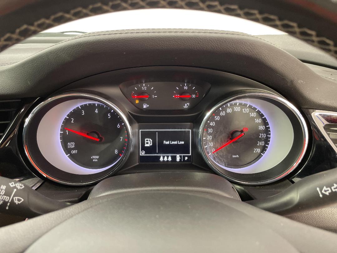 Photo '21' of Holden Commodore Photo '21' of Holden Commodore