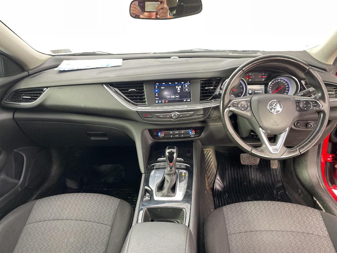 Photo '17' of Holden Commodore Photo '17' of Holden Commodore