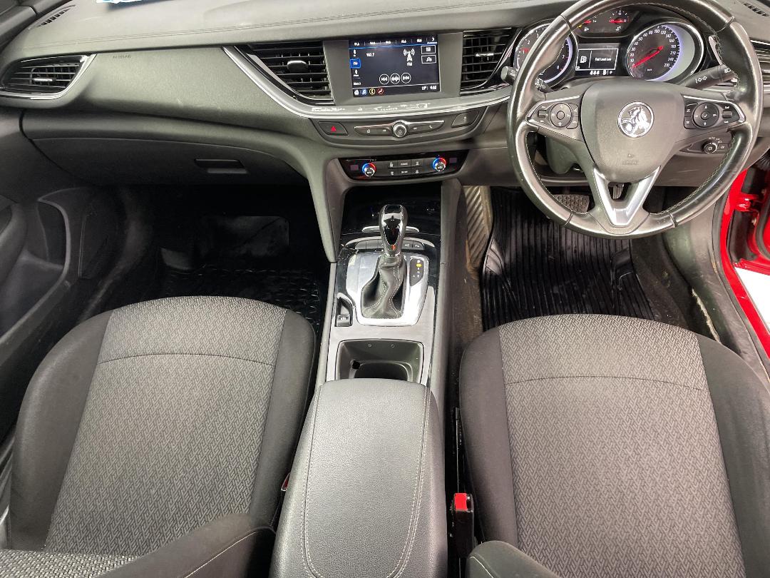 Photo '18' of Holden Commodore Photo '18' of Holden Commodore