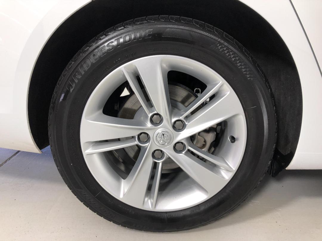 Photo '12' of Holden Commodore Photo '12' of Holden Commodore