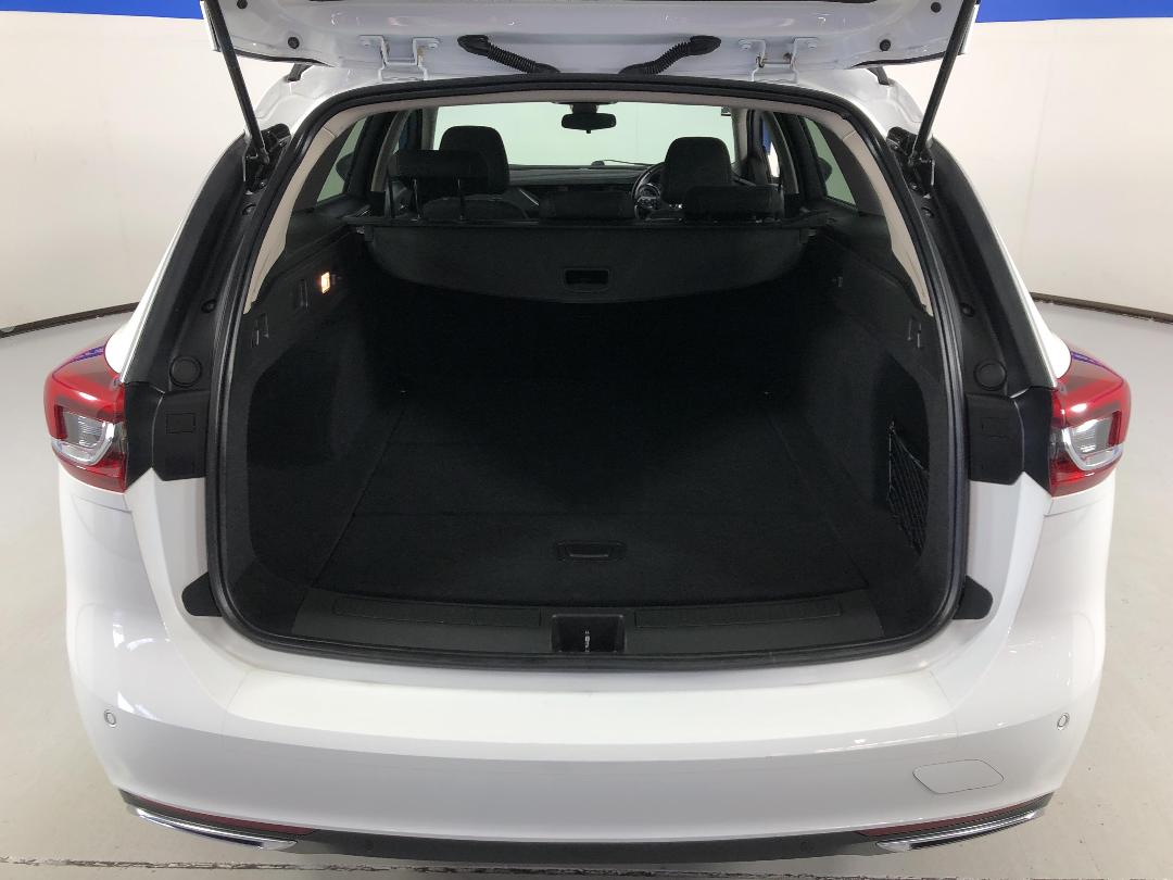 Photo '14' of Holden Commodore Photo '14' of Holden Commodore