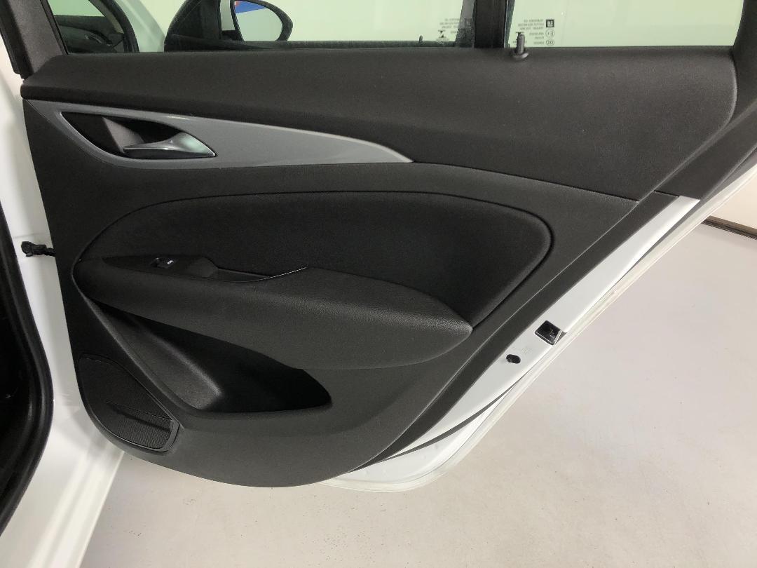 Photo '19' of Holden Commodore Photo '19' of Holden Commodore