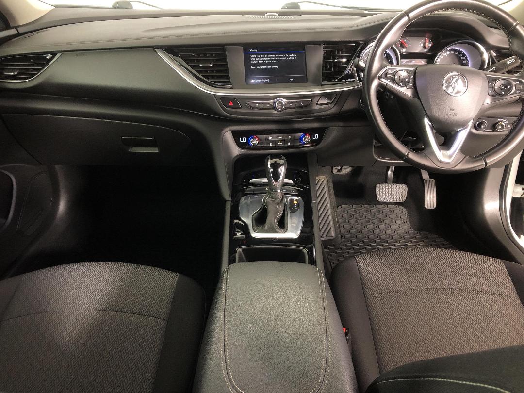 Photo '17' of Holden Commodore Photo '17' of Holden Commodore