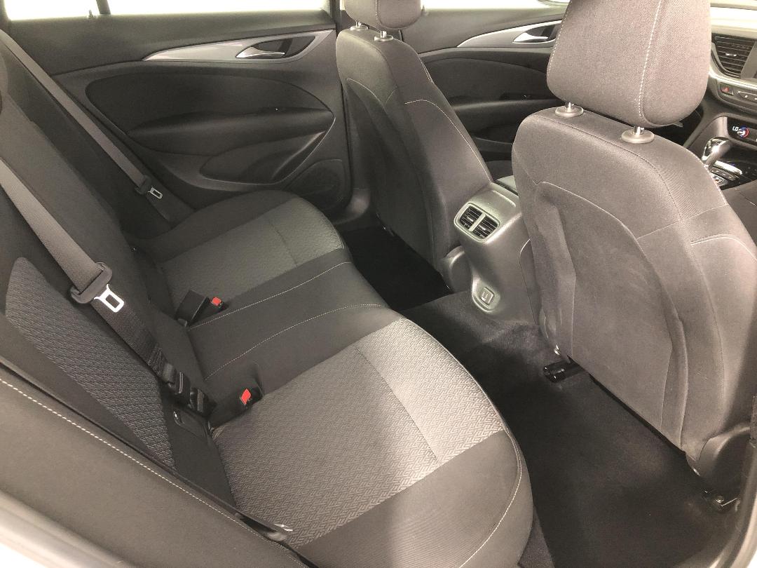 Photo '20' of Holden Commodore Photo '20' of Holden Commodore