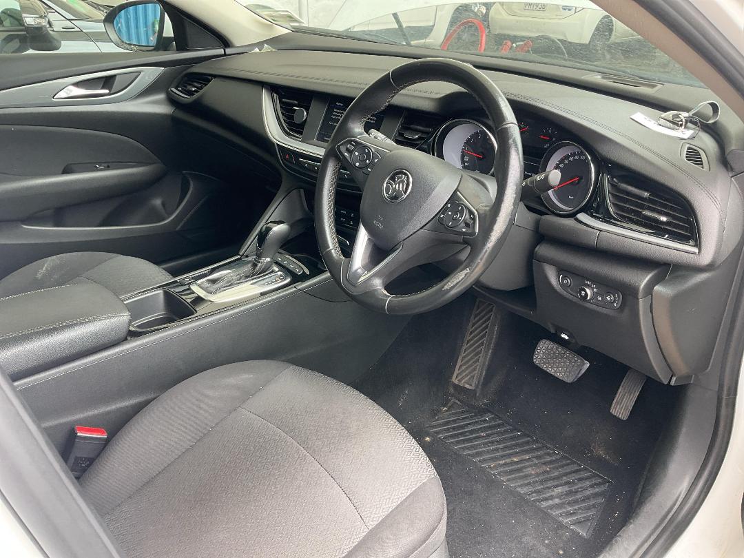 Photo '10' of Holden Commodore LT Wagon Photo '10' of Holden Commodore LT Wagon