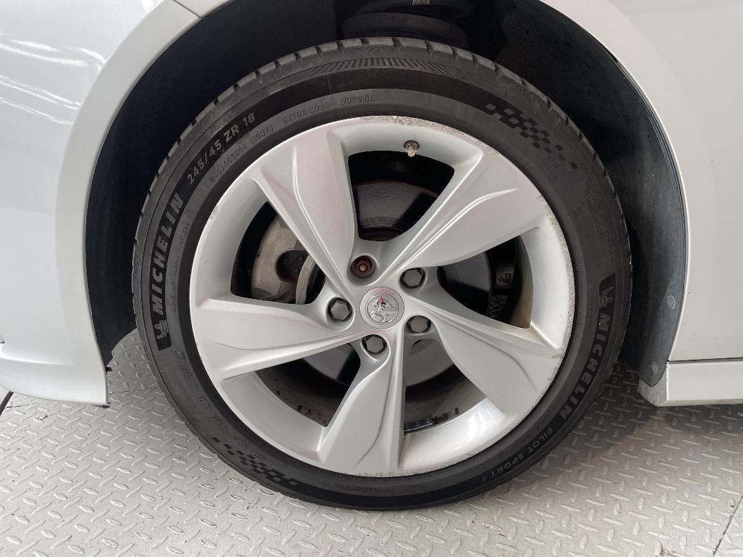 Photo '10' of Holden Commodore Photo '10' of Holden Commodore